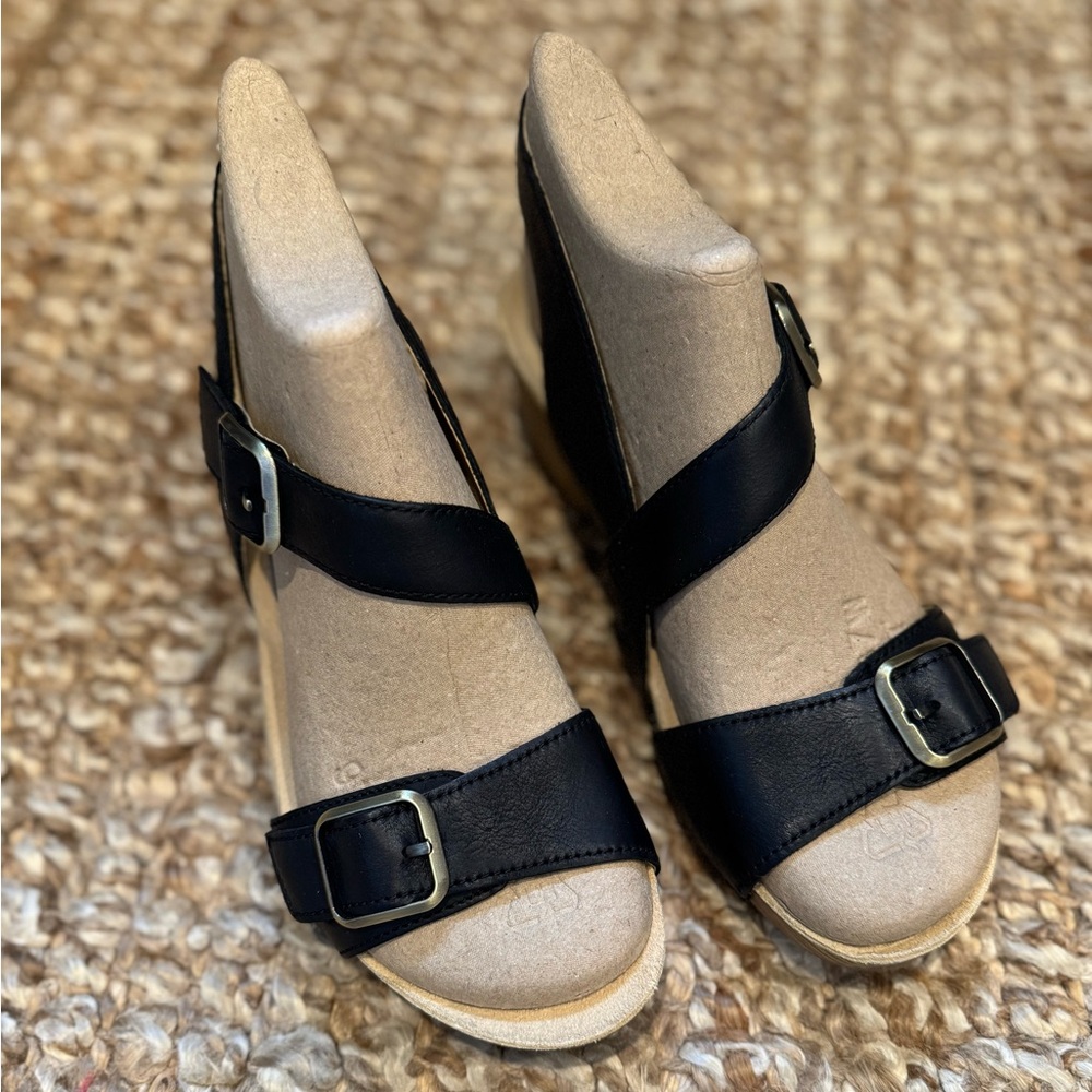 Dansko NWT Black Strappy Wedge Sandals
